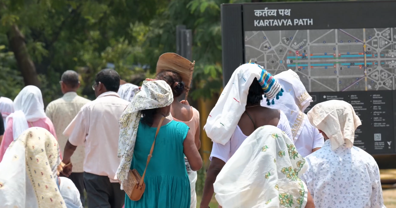 People cover their heads and carry fans in Delhi during temperatures in excess of 40°C